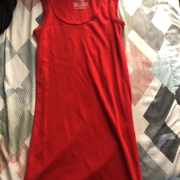 Tank tops - Picture 7 of 12